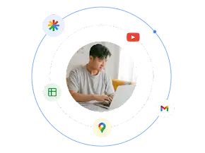 一名男子正在使用筆電，四周是以不同廣告格式圖示構成的 Google Ads 生態圈